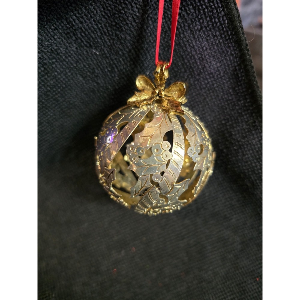 HOLLY & IVY BALL Silver Plated CHRISTMAS Ornament Engraved Gold Bow 3-D
